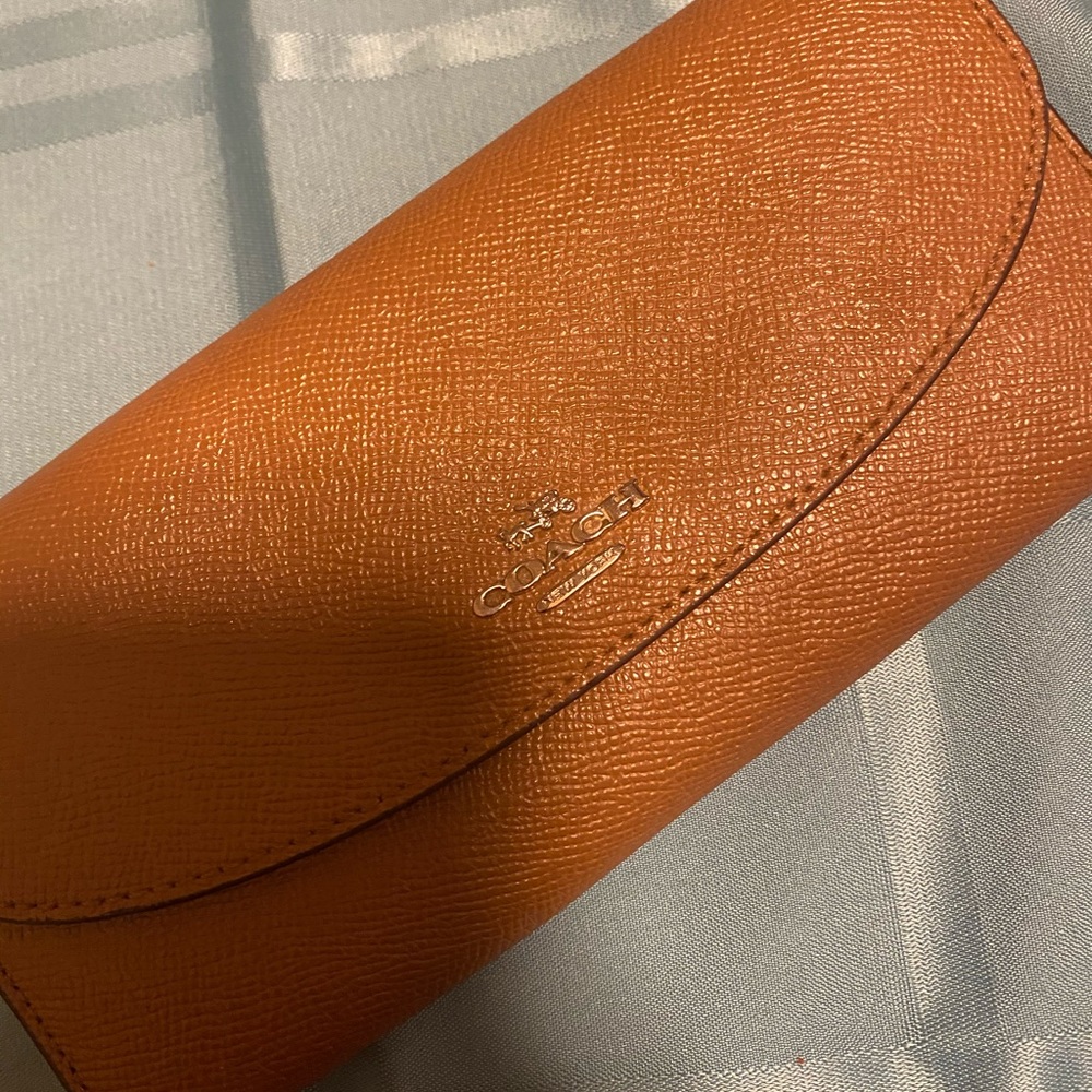 Coach wallet like new ,used for very short period